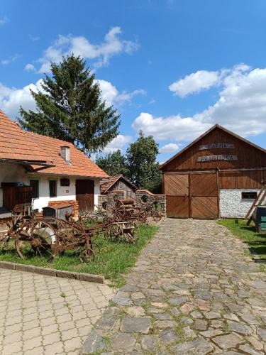 Milesin House | Spaní na seně