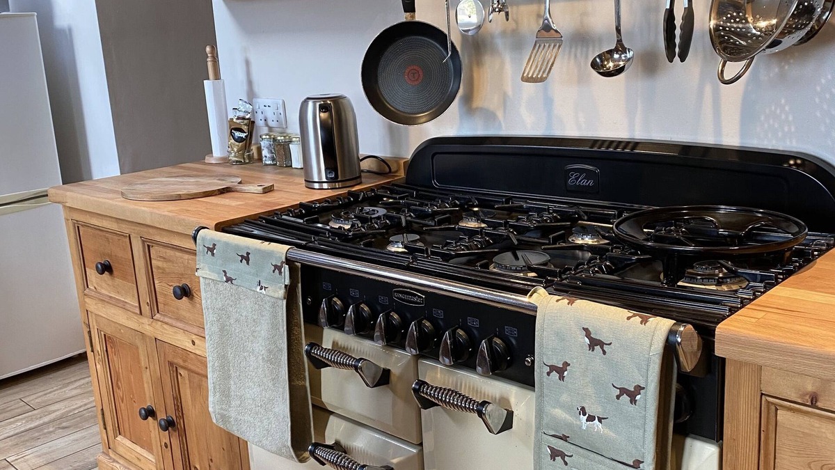 Stoke-sub-Hamdon Cottage | Spaniel Cottage with views to Ham Hill Country Park
