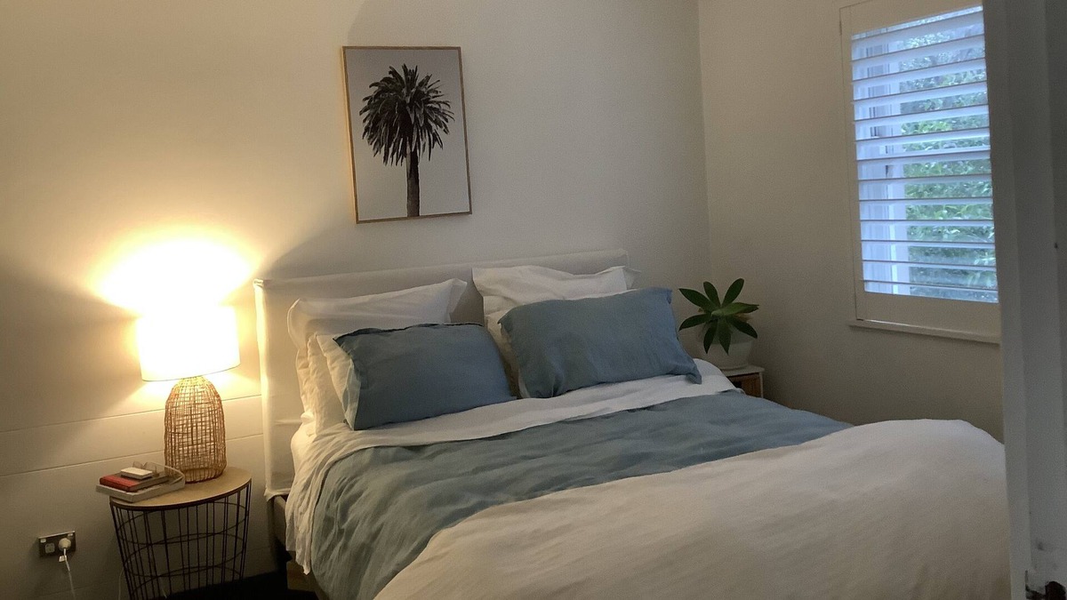 Avalon Beach Apartment | Spanish style block, cosy couple retreat