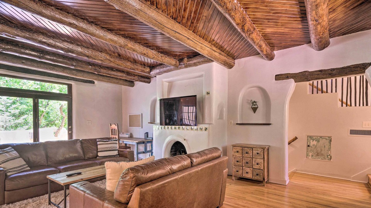Broadmoor Cabin | Spanish-Style Home & Casita < 1 Mile to Broadmoor!