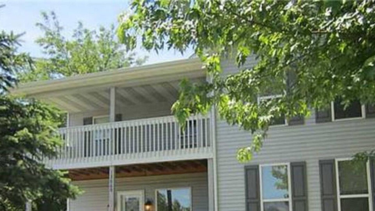 DeWitt House | Spare Bedroom Rental in Cozy Home