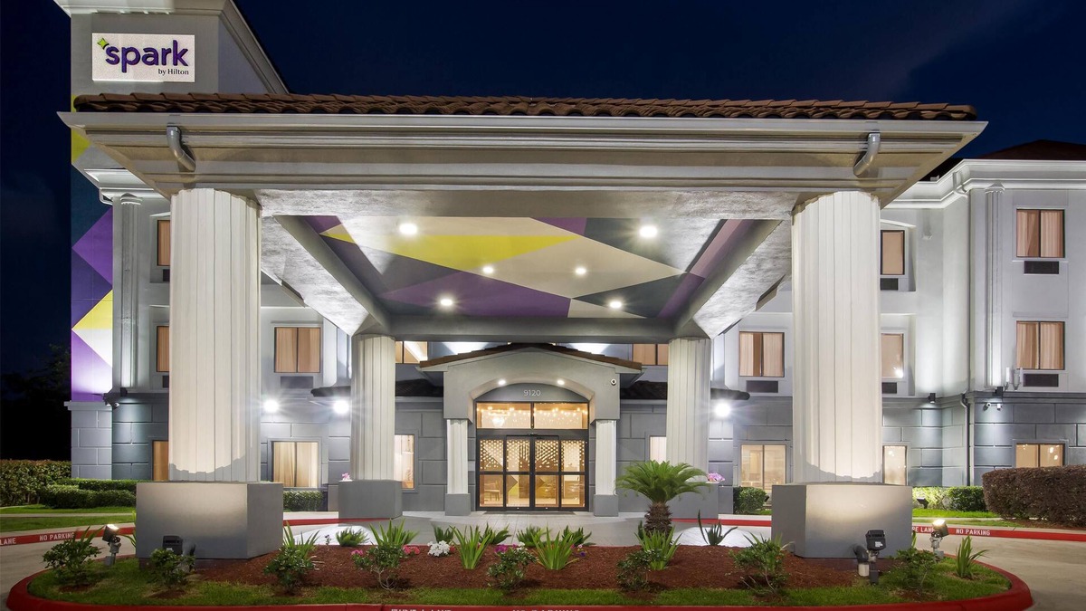 Southeast Houston Hotel | Spark by Hilton Houston Hobby Airport