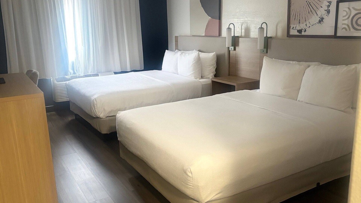 Lakewood Hotel | Spark by Hilton Lakewood Denver Southwest