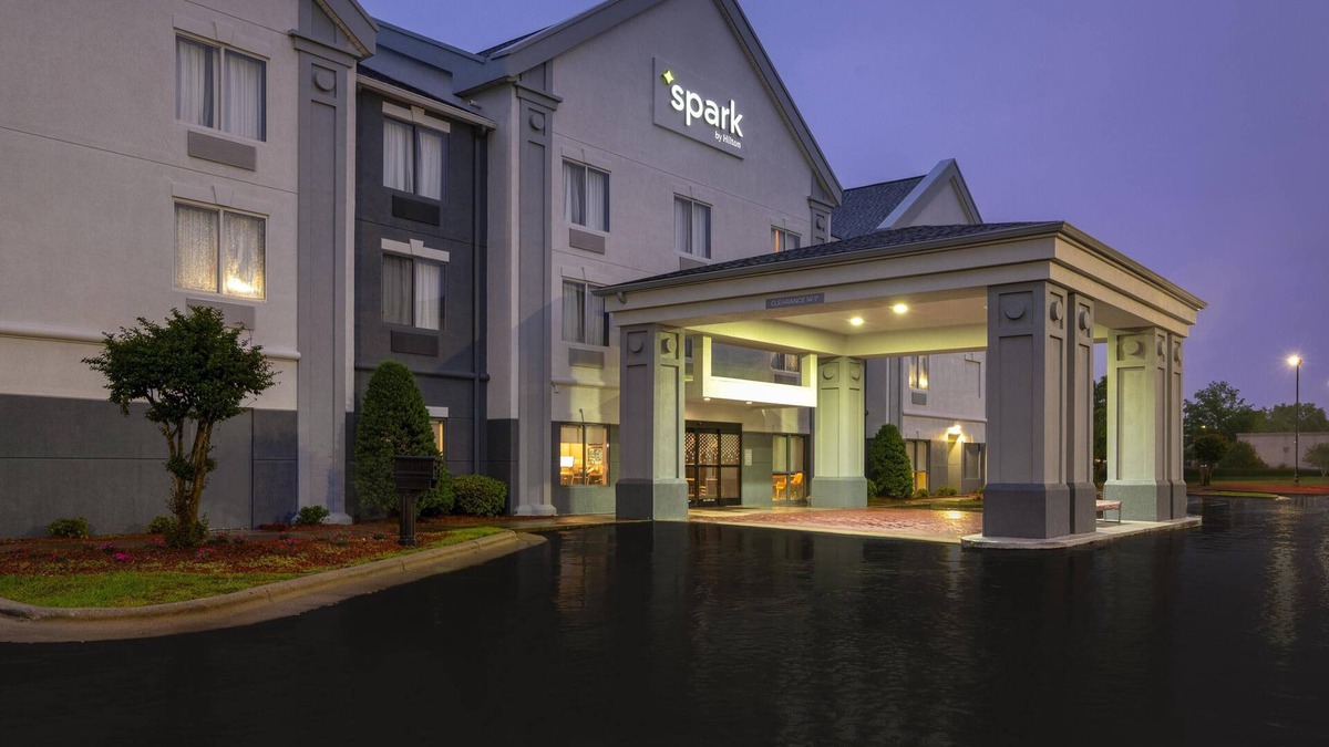 Smithfield Hotel | Spark by Hilton Smithfield I-95