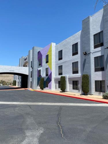Yucca Valley Hotel | Spark by Hilton Yucca Valley Joshua Tree
