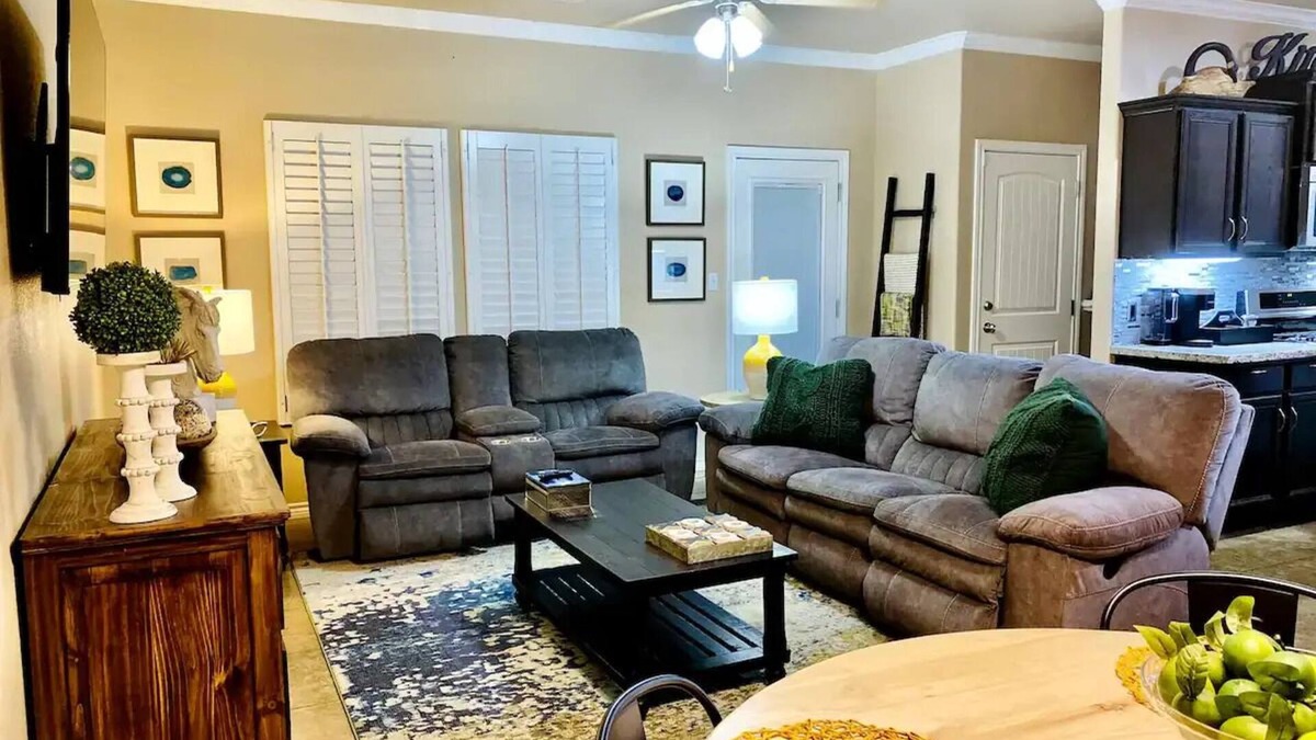 Odessa House | Sparkling clean 3 bedroom townhome