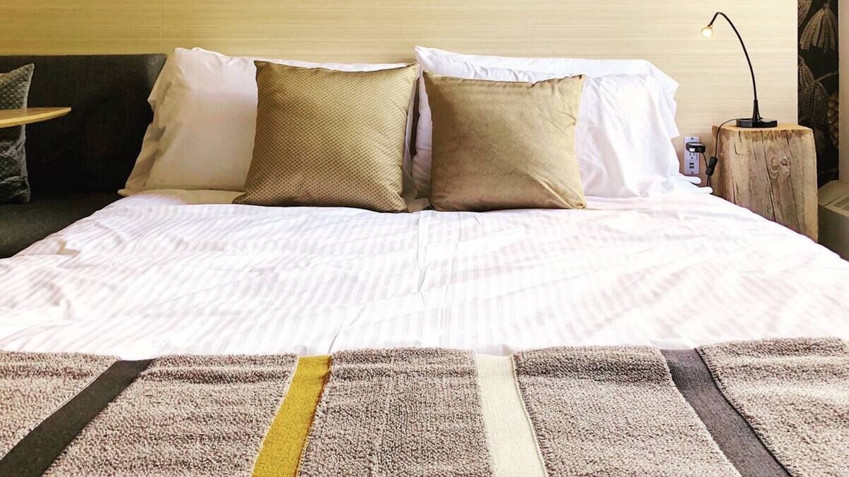 Northeast Edmonton Apartment | Sparkling Clean Comfortable Oasis in Highlands