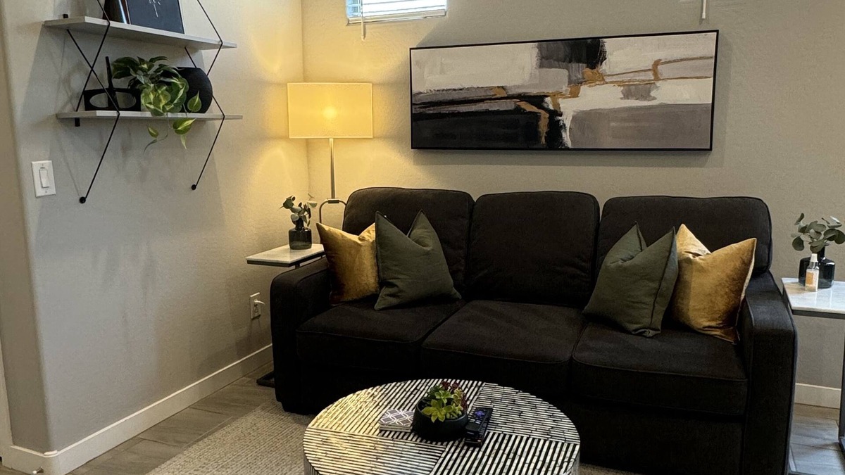Buckeye Apartment | SPARKLING CLEAN, Modern 1 BR Guesthouse