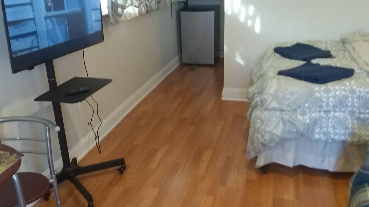 Progress House | Sparkling Clean Studio for Single With Private Bath and Private Parking