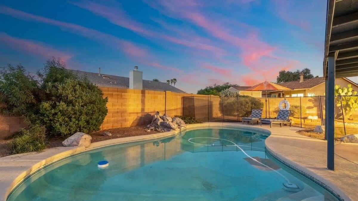 Canyon Shadows House | Sparkling Pool | Grill | Backyard Lounge | Oro Val