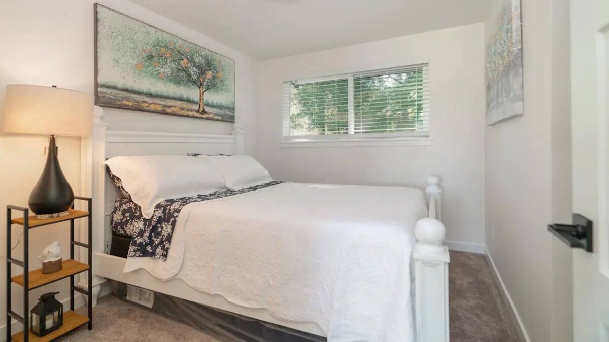 Picnic Point-North Lynnwood House | Sparkling Villa: Cheerful spacious house