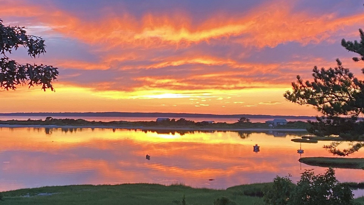 Tisbury House | Sparkling Waterfront Gem, Spectacular Views, Private Beach, Great for Kayaks