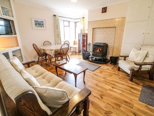 Malin House | Sparkling Waters