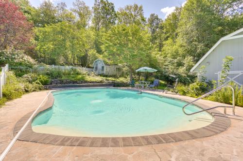 Sparrow Bush House | Sparrow Bush Retreat with Pool and Screened Porch