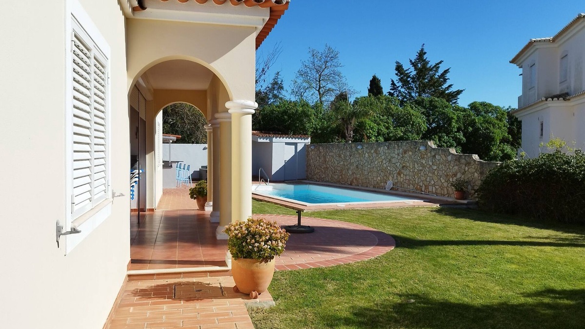 Luz Villa | Special detached family Villa, own pool, BBQ kitchen, huge garden near Luz Beach