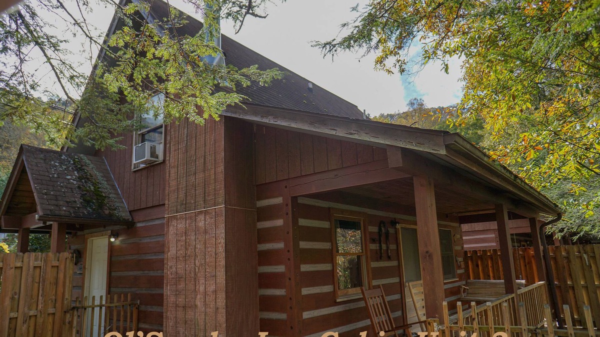 Cherokee Cabin | SPECIAL *Sept. 13th- Oct. 4th 20% off* Ol'Smoky Log Cabin on the River Unit 3