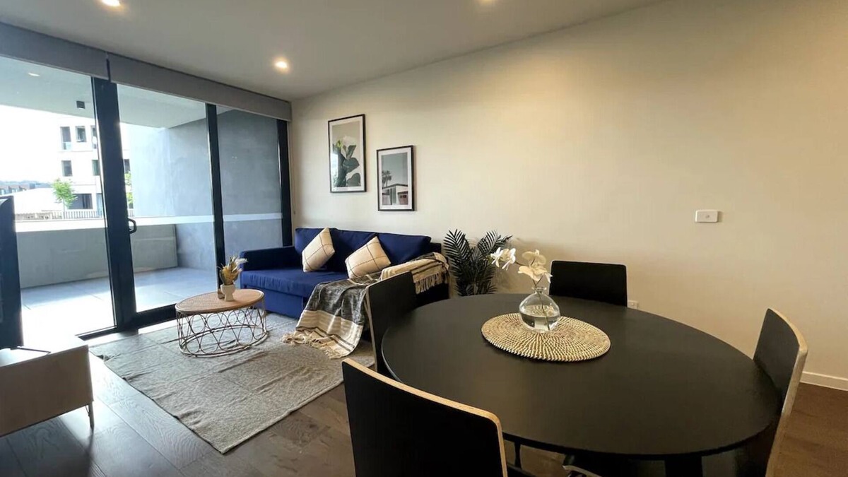 Kingston Apartment | Specious apartment in Kingston, centrally located place.
