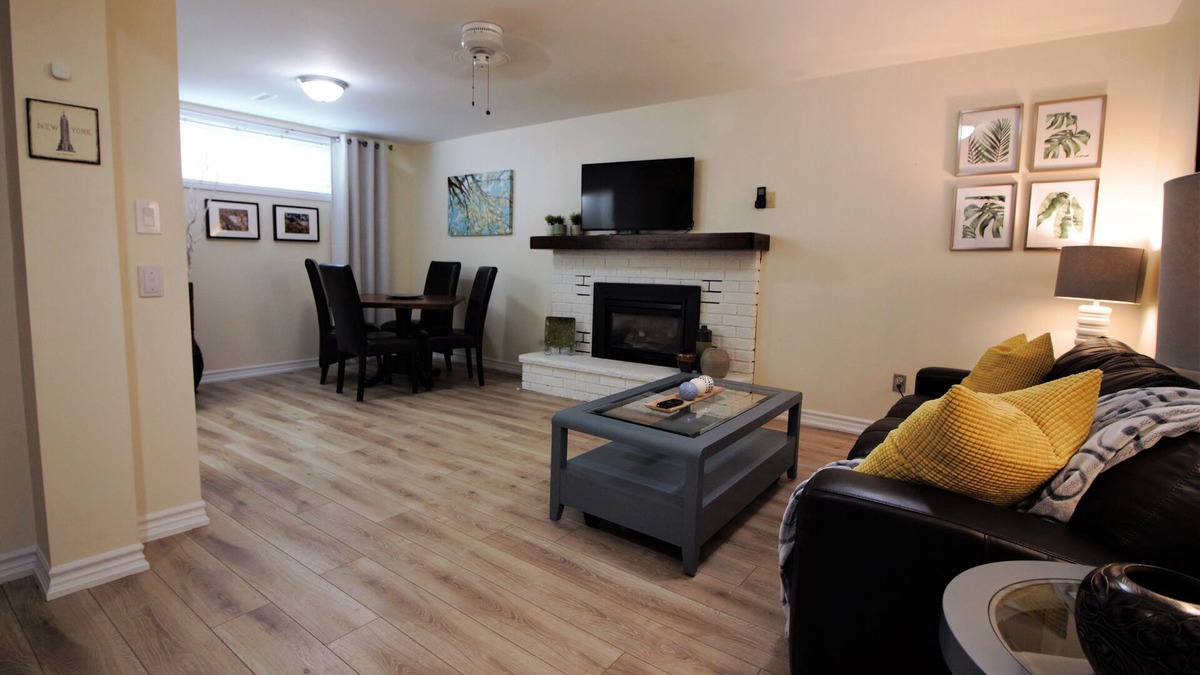 Barrie Apartment | Specious Executive Apartment Minutes from Barrie Waterfront parks
