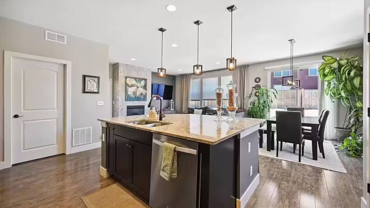 Aurora House | Specious Home 4 bedroom house Near DIA