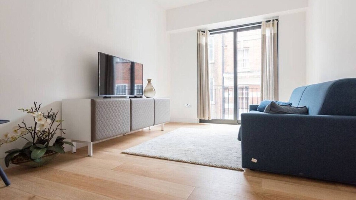 London City Centre Apartment | Spectacular 2 Bedroom in Trafalgar Sq