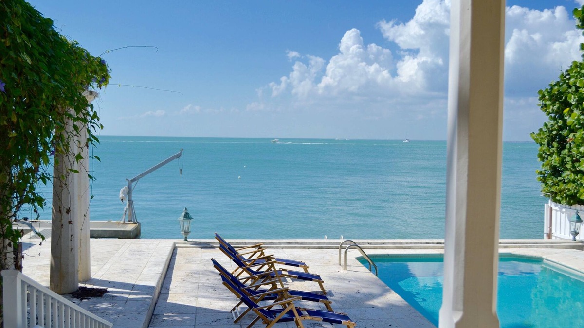 Key Biscayne Villa | Spectacular 6 bedrooms waterfront in the exclusive island of Key Biscayne