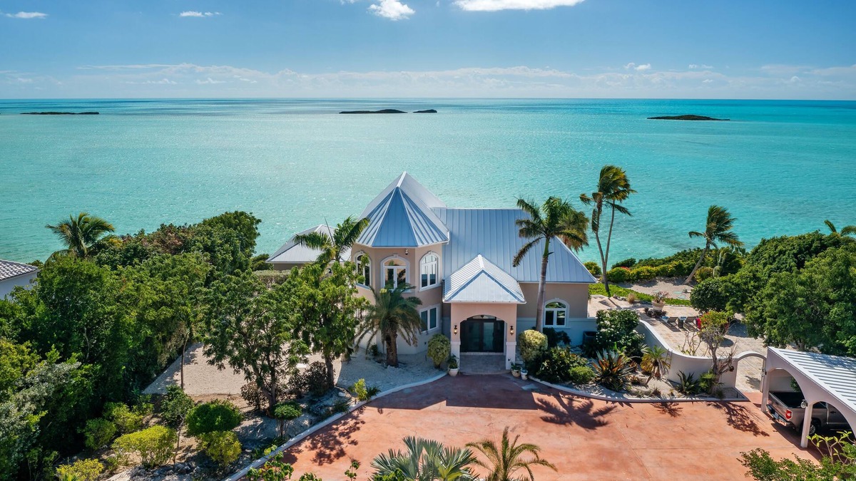Juba Sound Villa | spectacular and completely restored villa in paradise.