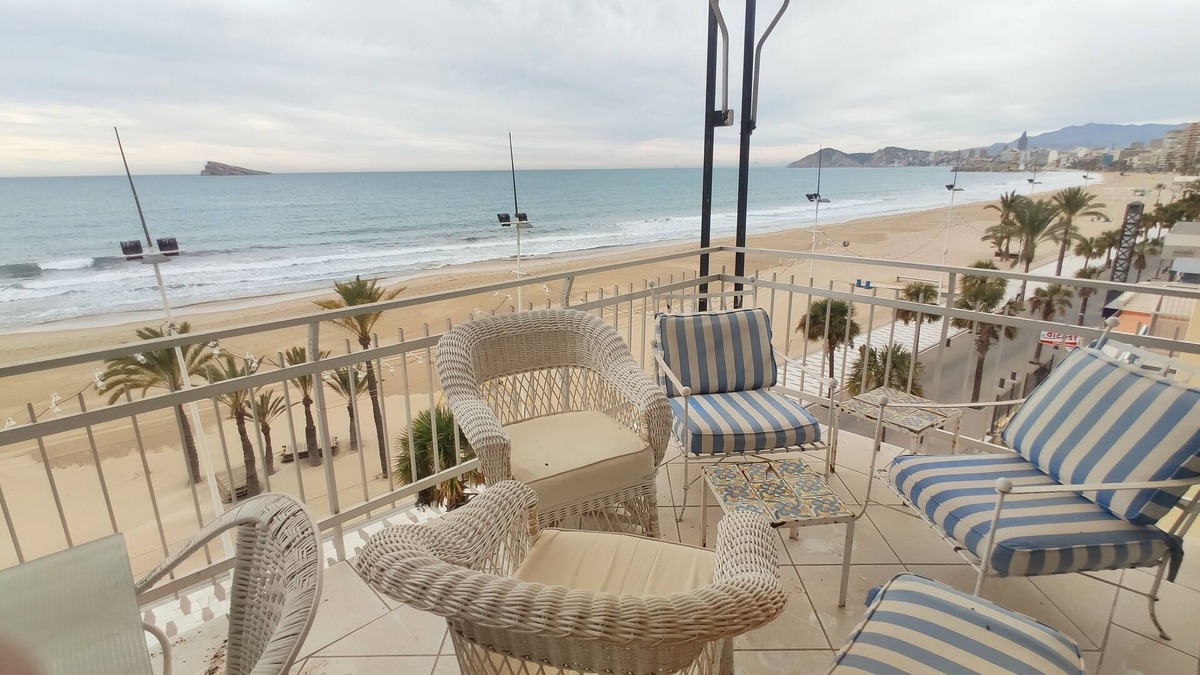 Benidorm House | SPECTACULAR APARTMENT IN FIRST LINE OF THE BEACH LEVANTE DE BENIDORM