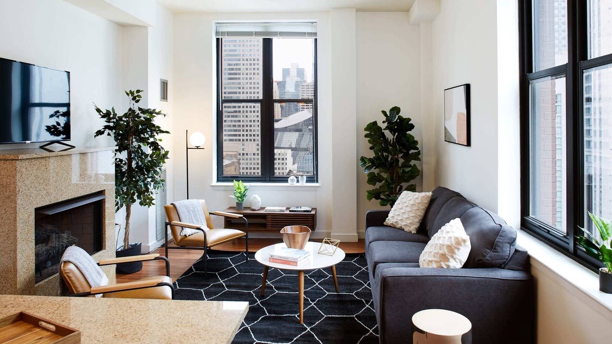 Downtown Chicago Apartment | Spectacular Corner 2BR Penthouse in the Loop | Roof Deck