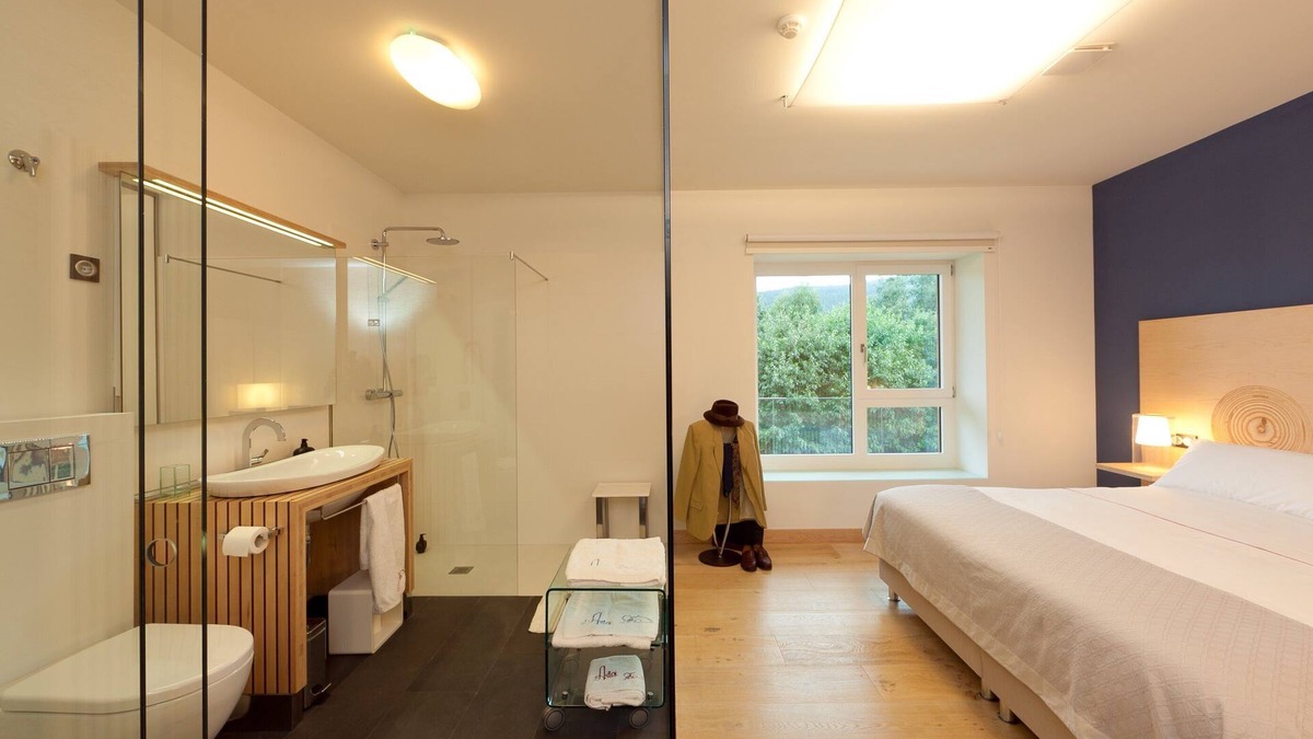 Ea Cottage | Spectacular designer house, with heated pool, 8 minutes from the beach.