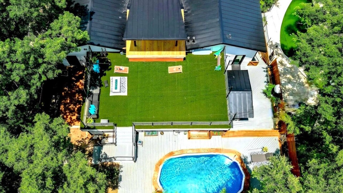 South Lamar House | Spectacular Grand Getaway - Pool Fire Pit Bar