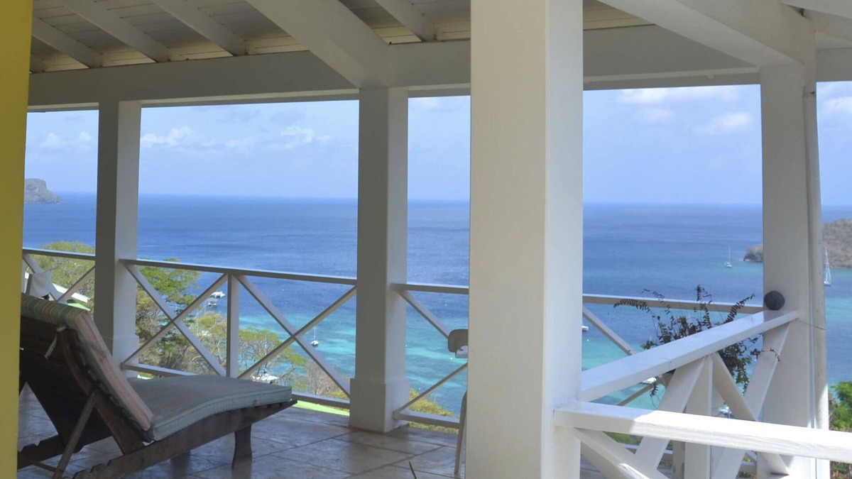 Mount Pleasant Bay Villa | Spectacular harbour view 8 minute walk to the beach