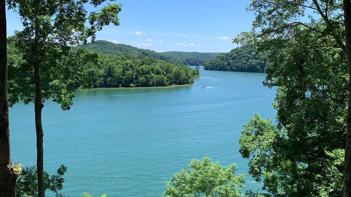 Caryville House | Spectacular lake front home, wide water views, and just 10 minutes off I75!