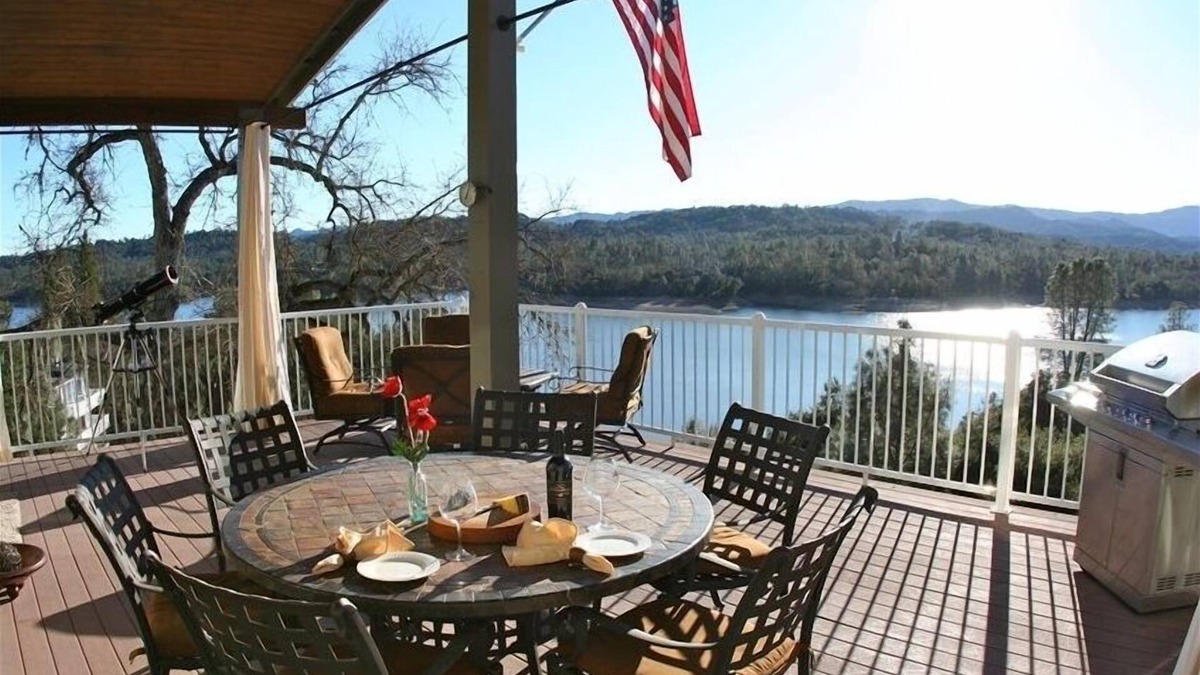 Oak Shores House | Spectacular Lake Nacimiento Waterfront Home with Private Dock.