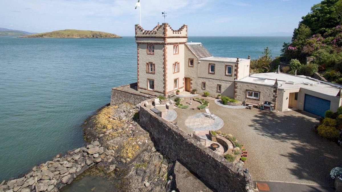 Sandyhills House | Spectacular Luxury Cliff Top Tower with Sea Pool Pass The Keys