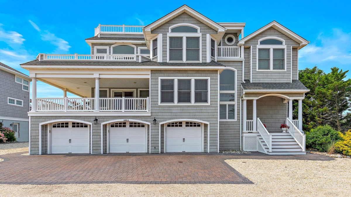 North Beach House | Spectacular Luxury Home, 3rd from Beach, Ocean Views, Open Layout, Elevator