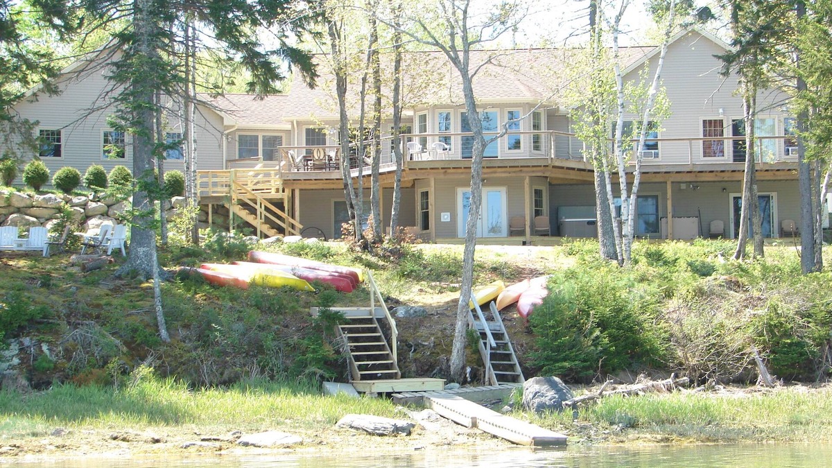 Hancock House | Spectacular luxury, Low allergy, Ocean Waterfront home/kayaks/Canoes/hot tub