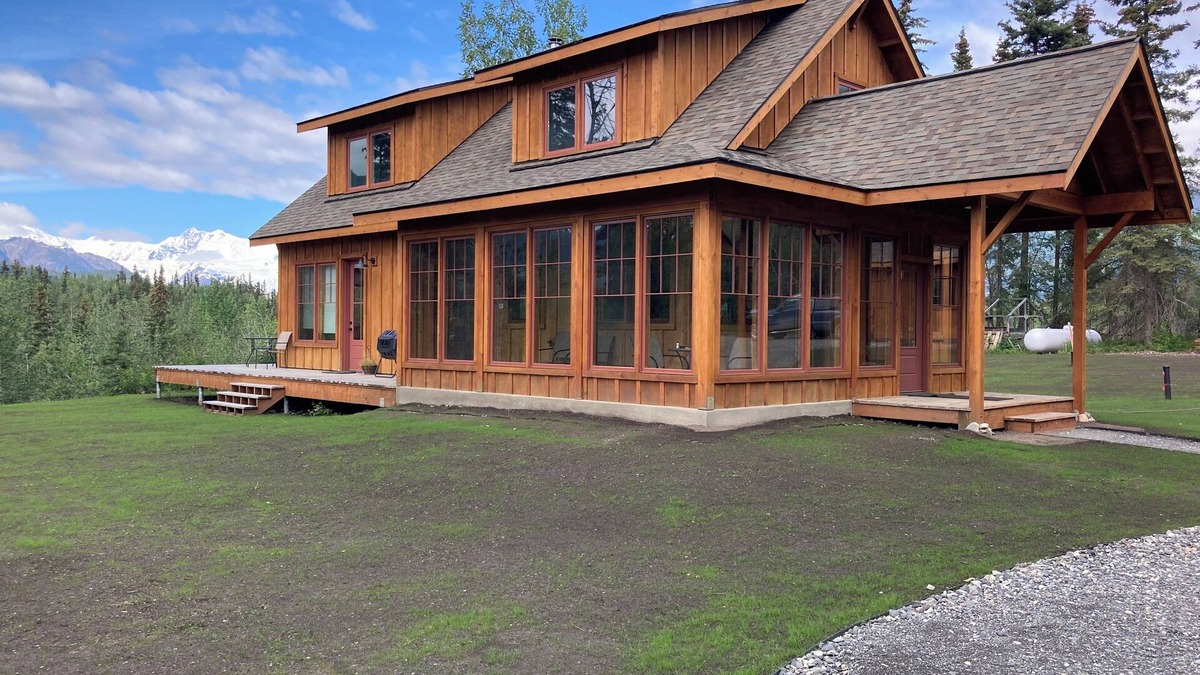 McCarthy House | Spectacular mountain and glacier views at Donaho House.