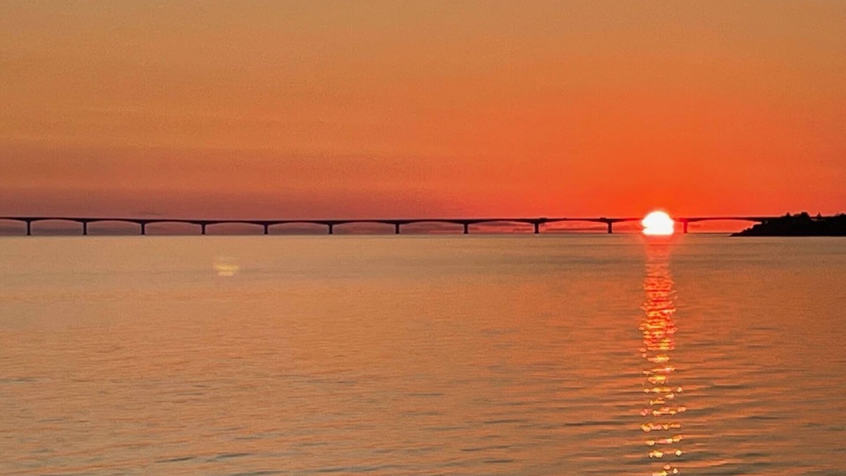 Cape Traverse Cottage | Spectacular Ocean front and spectacular sunsets!