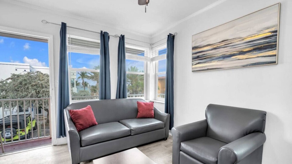 Hollywood Apartment | Spectacular Ocean View Corner Apartment!
