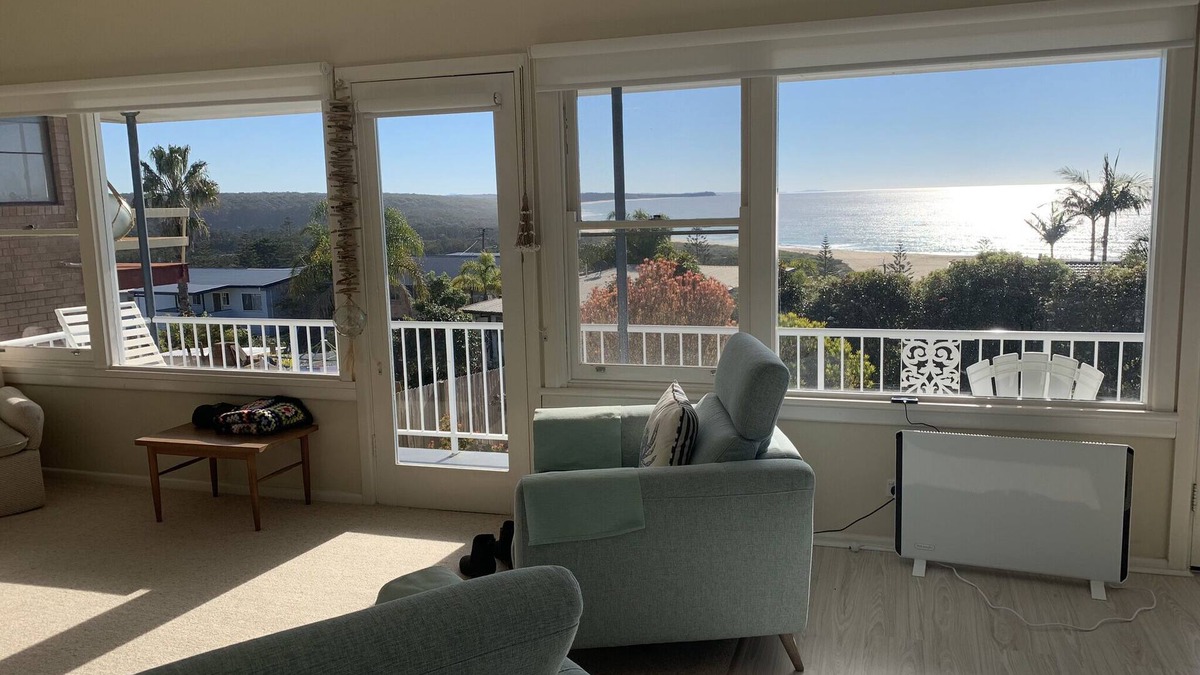 Dalmeny House | Spectacular Ocean views from this perfect updated 60's Beach House