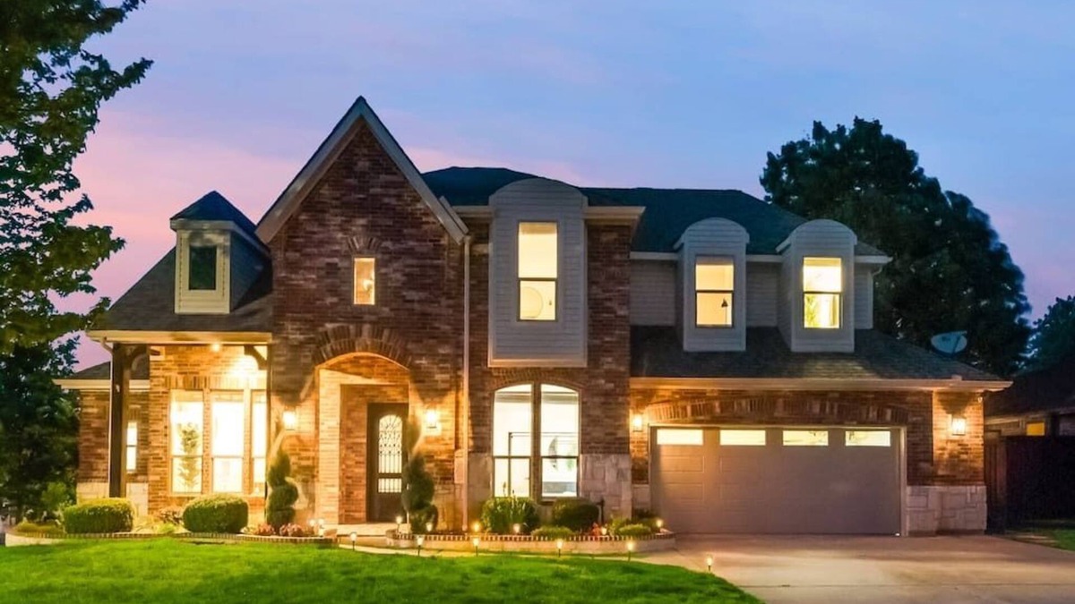 Corinth House | Spectacular pool house with hot tub and cinema