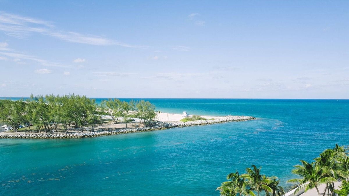 Bal Harbour Apartment | Spectacular Private Studio at 5 Star Hotel Bal Harbour Miami Beach- 2 Queen Beds