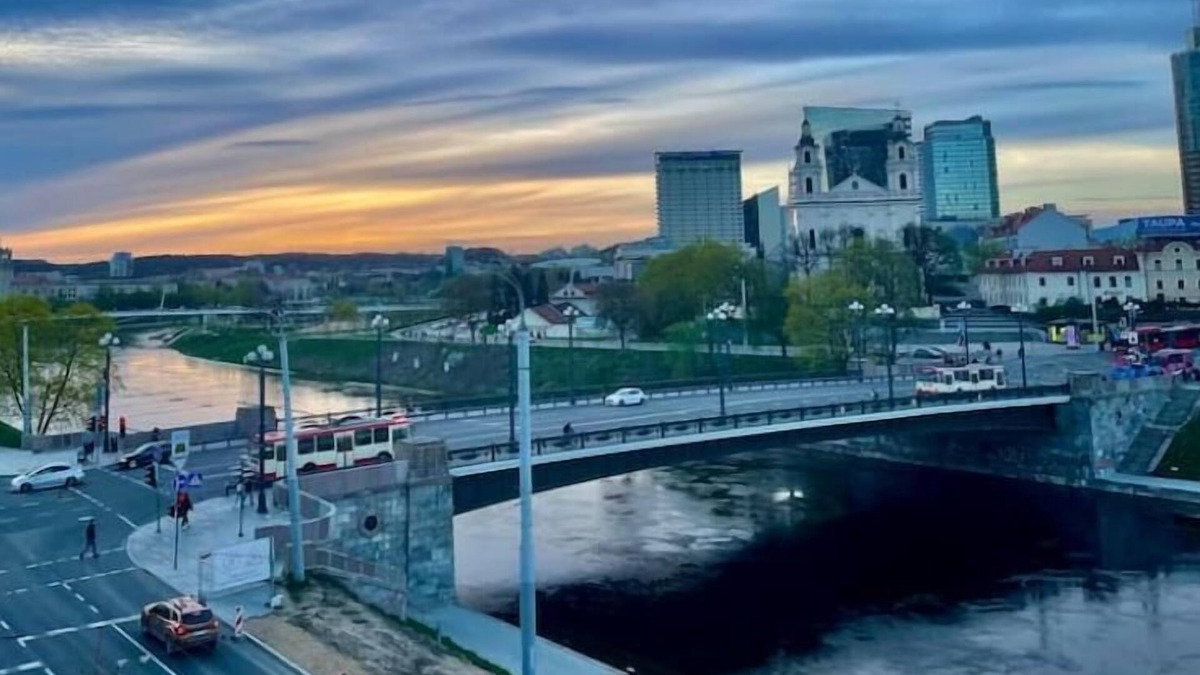 Business District Apartment | Spectacular river view apartment