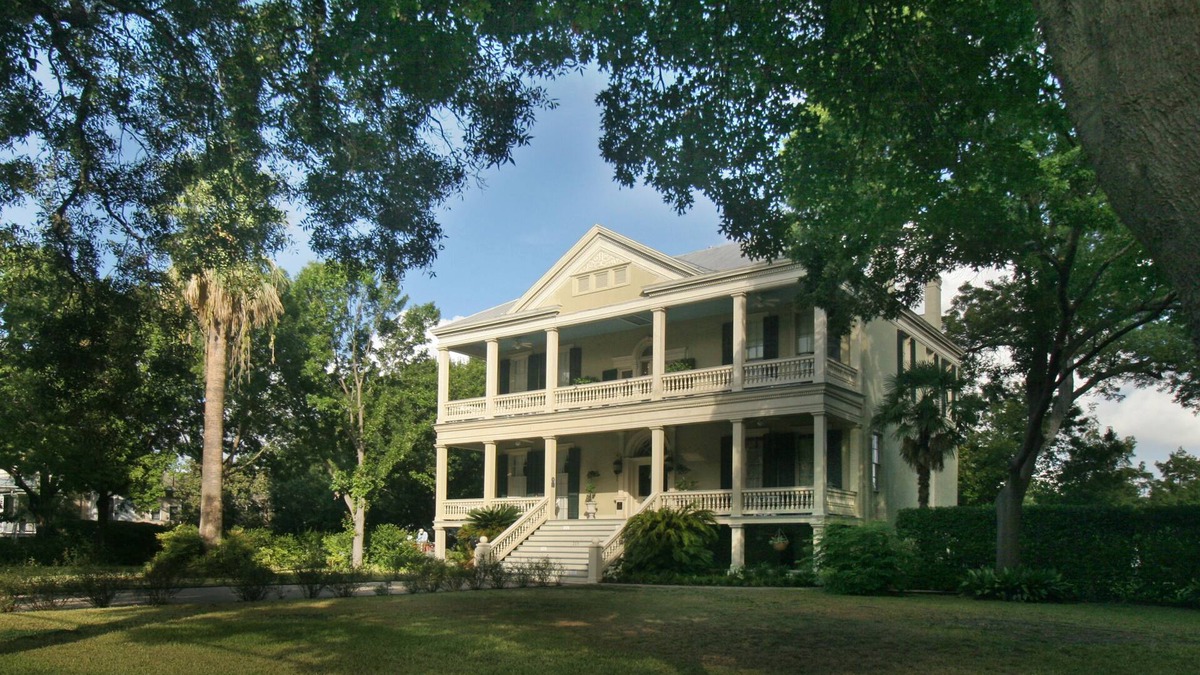 Arsenal House | Spectacular Riverwalk Mansion w/Pool & Spa