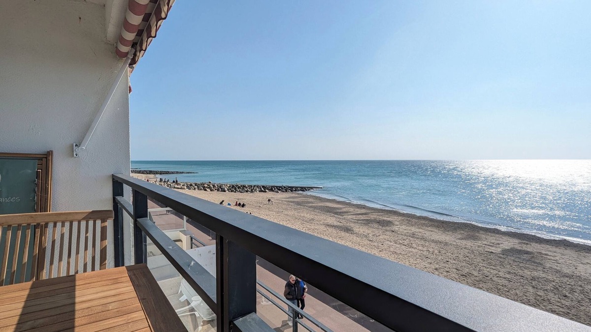 Agon-Coutainville Apartment | SPECTACULAR SEA VIEW MAGNIFICENT BRIGHT 3* APARTMENT WITH ALL COMFORTS & TERRACE