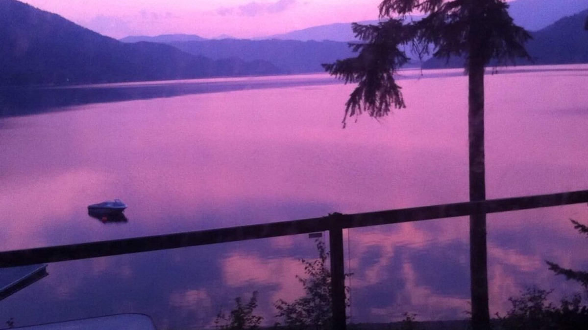 Eagle Bay Cottage | Spectacular Shuswap Water Front Property