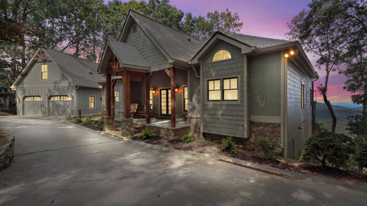 Big Canoe House | Spectacular Spacious Big Canoe Mountain Retreat with Amazing Views and Hot tub