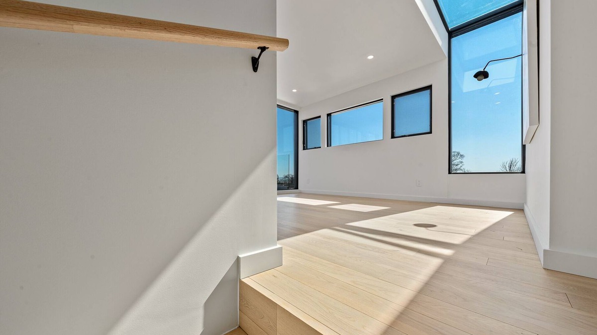 Wellington Condo | Spectacular sunrises and roof-top lake views in the heart of Wellington Village
