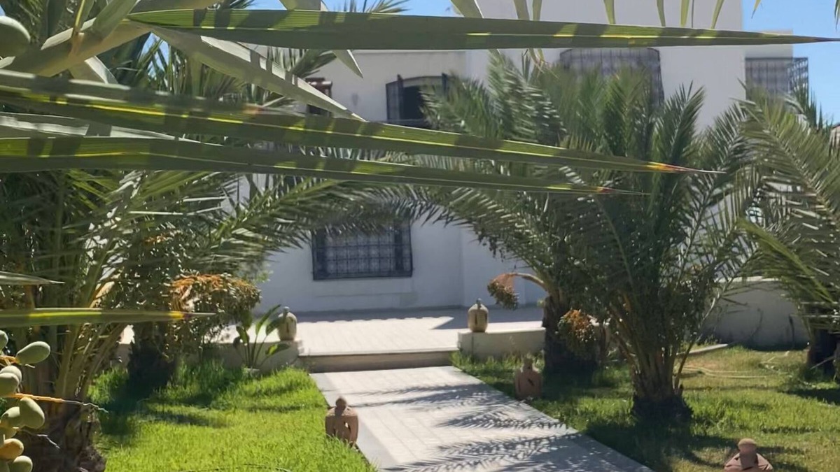 Mezraia Villa | Spectacular Tunisian Villa w/pool- 5 min walk from the beach, Palm Cafe, Casino