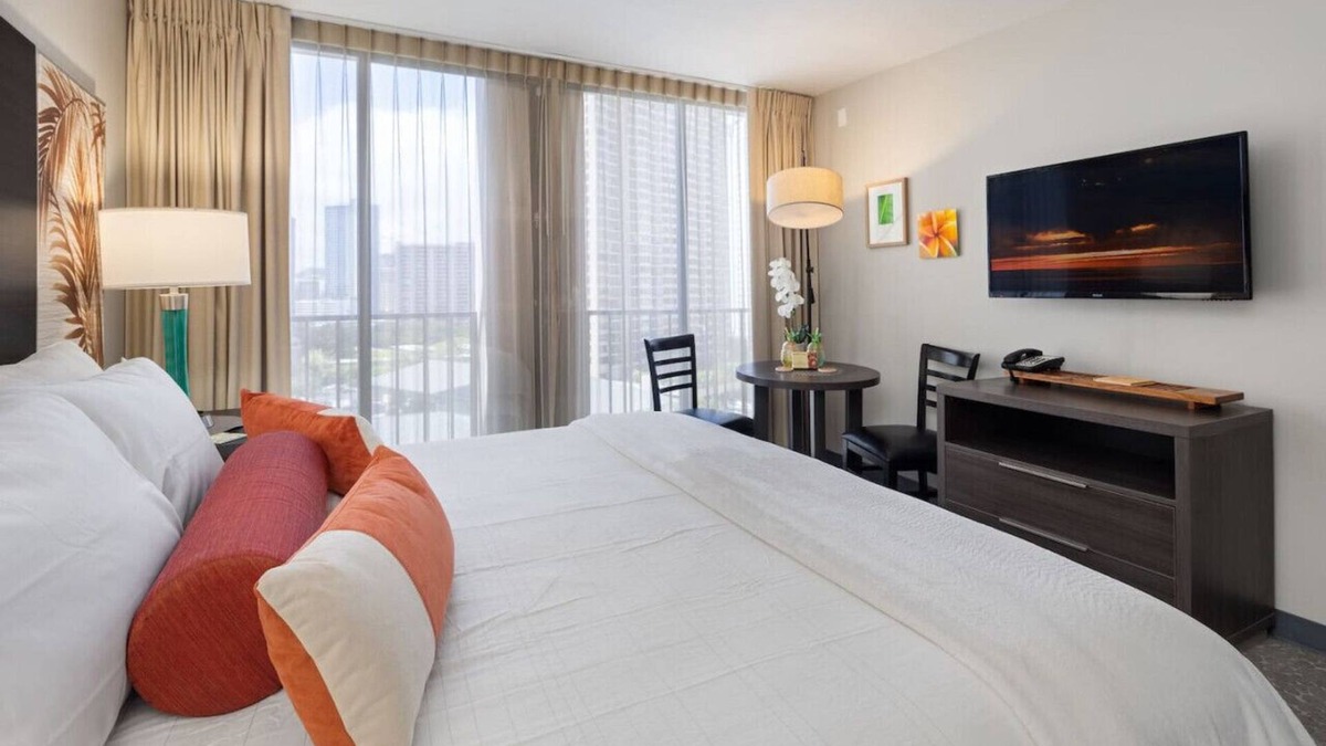 Waikiki Apartment | Spectacular Urban Location